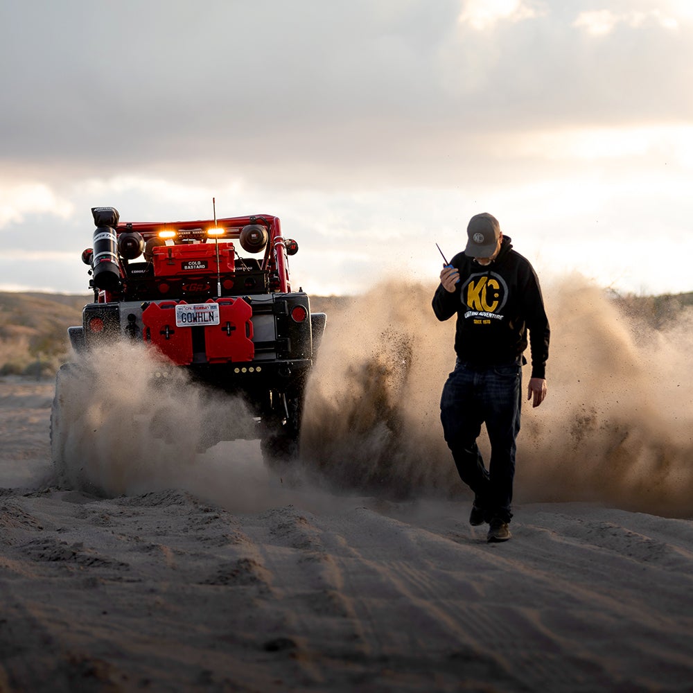 Ready Pack - DOS Radios Rugged R1, Radio 2 Metros Walkie Talkie - Digital y Analogo